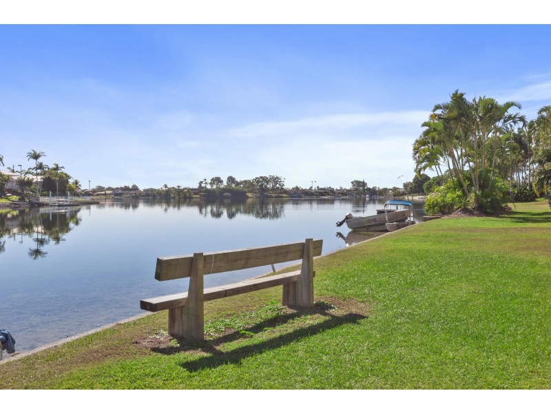 Unit 9/300 Cottesloe Drive, Mermaid Waters QLD 4218