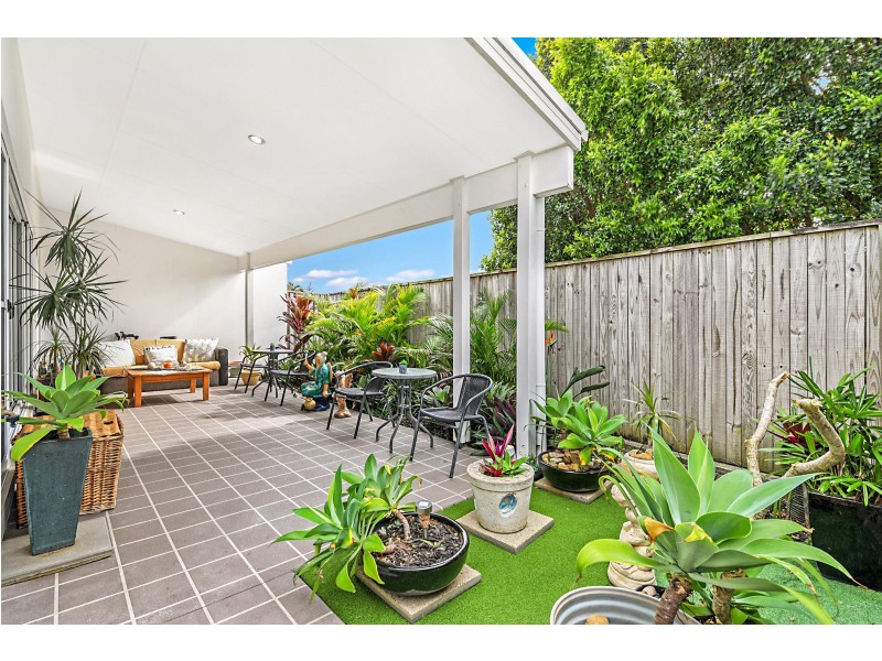 73 Venice Street, Burleigh Waters QLD 4220