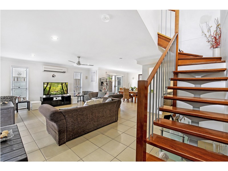 73 Venice Street, Burleigh Waters QLD 4220