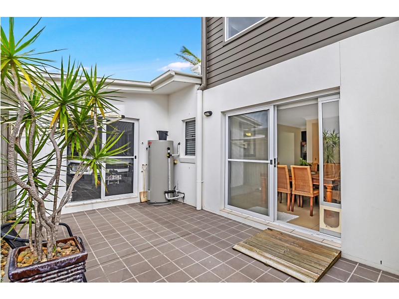 73 Venice Street, Burleigh Waters QLD 4220
