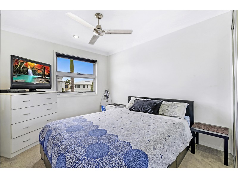 73 Venice Street, Burleigh Waters QLD 4220