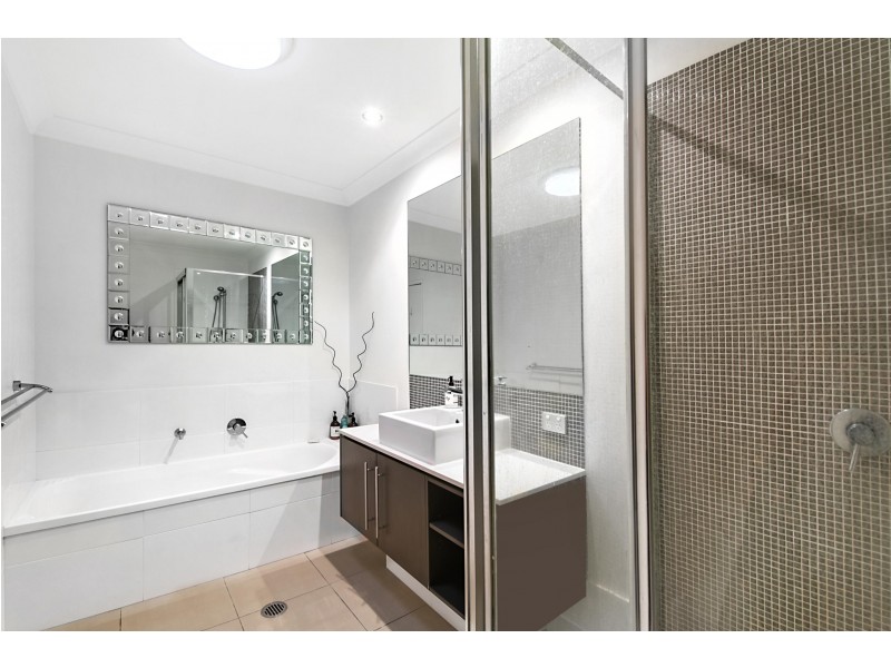 73 Venice Street, Burleigh Waters QLD 4220