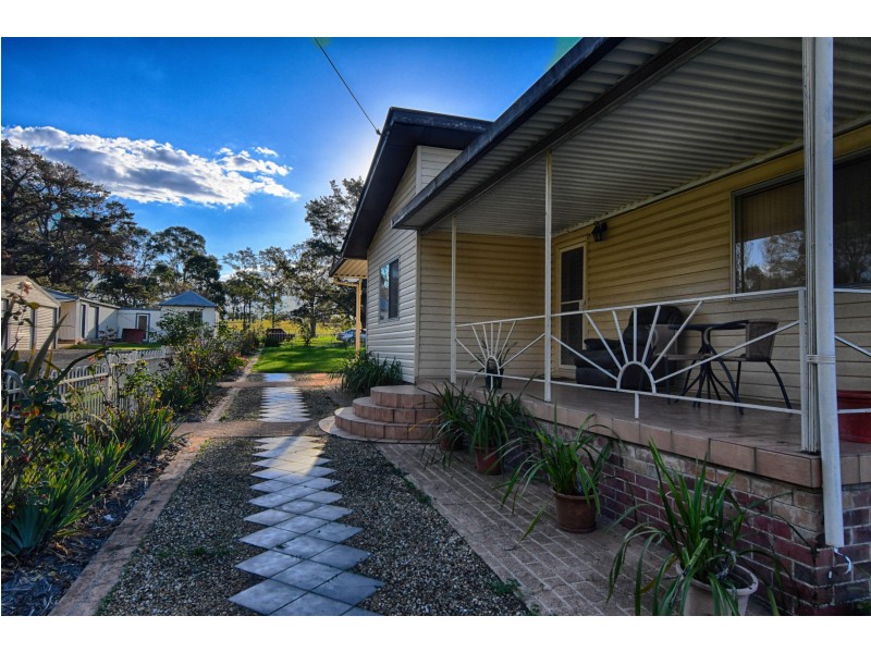 15 Nixon Road, Thirlmere NSW 2572