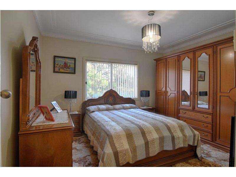 15 Nixon Road, Thirlmere NSW 2572