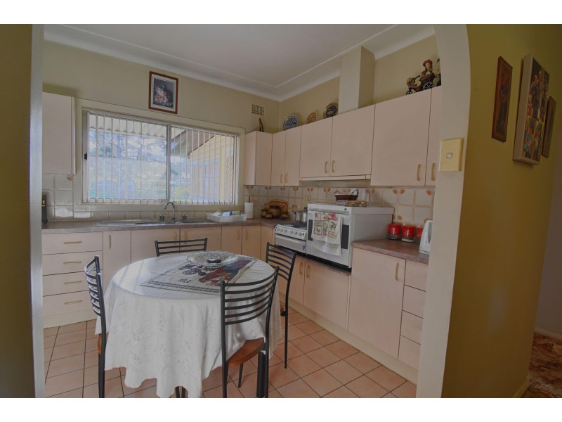 15 Nixon Road, Thirlmere NSW 2572