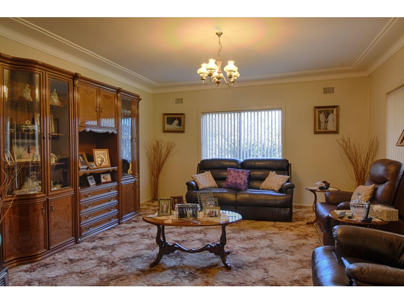 15 Nixon Road, Thirlmere NSW 2572