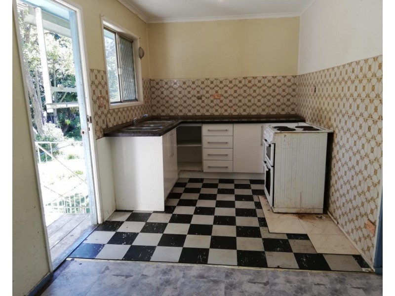 4 Willow Street, Woodridge QLD 4114