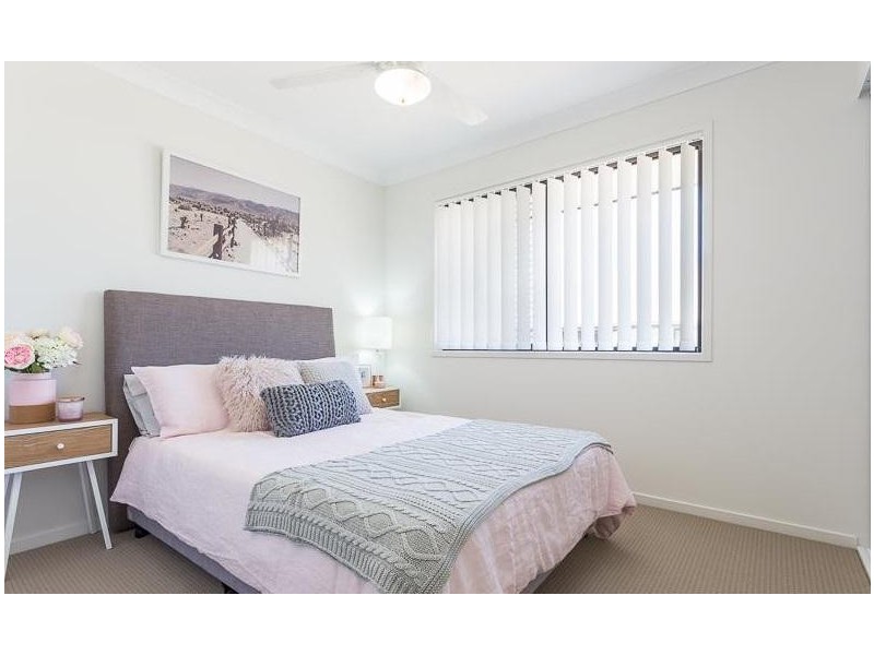 8 Wattlebrush Ct, Park Ridge QLD 4125