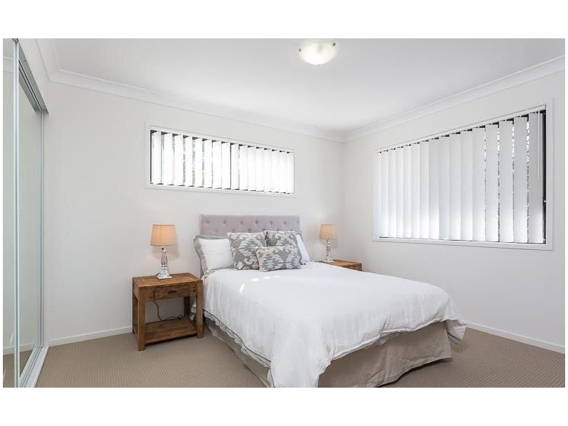 8 Wattlebrush Ct, Park Ridge QLD 4125