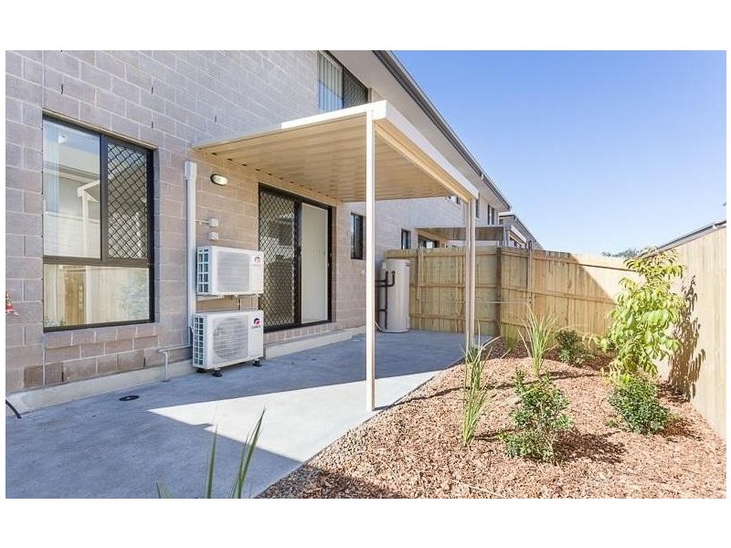 8 Wattlebrush Ct, Park Ridge QLD 4125