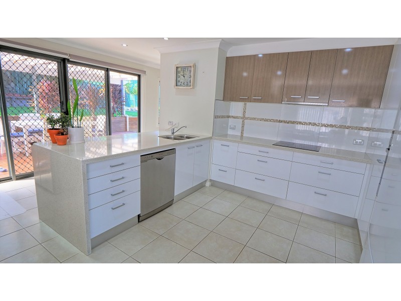 15 Day Street, Wyoming NSW 2250