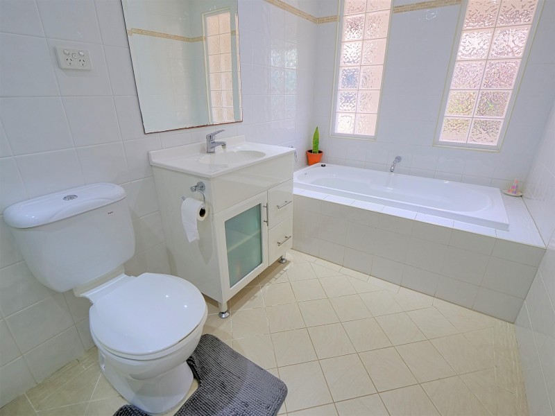 15 Day Street, Wyoming NSW 2250