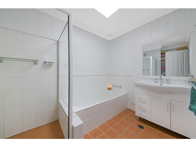 8 Shoalhaven St, Wakeley NSW 2176