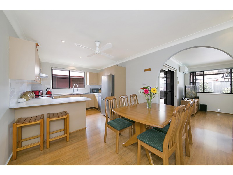 8 Shoalhaven St, Wakeley NSW 2176