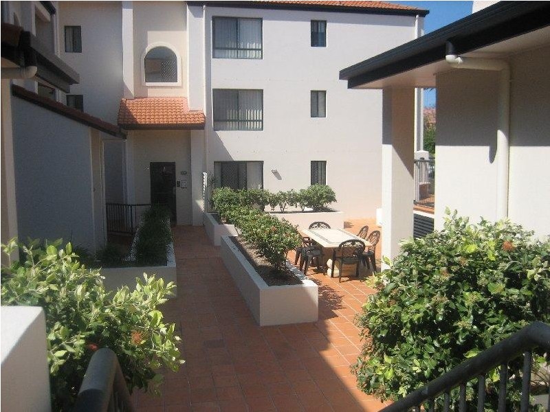 25/11-15 Owens Lane, Southport QLD 4215