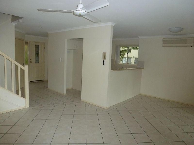 102 Alexander Drive, Highland Park QLD 4211