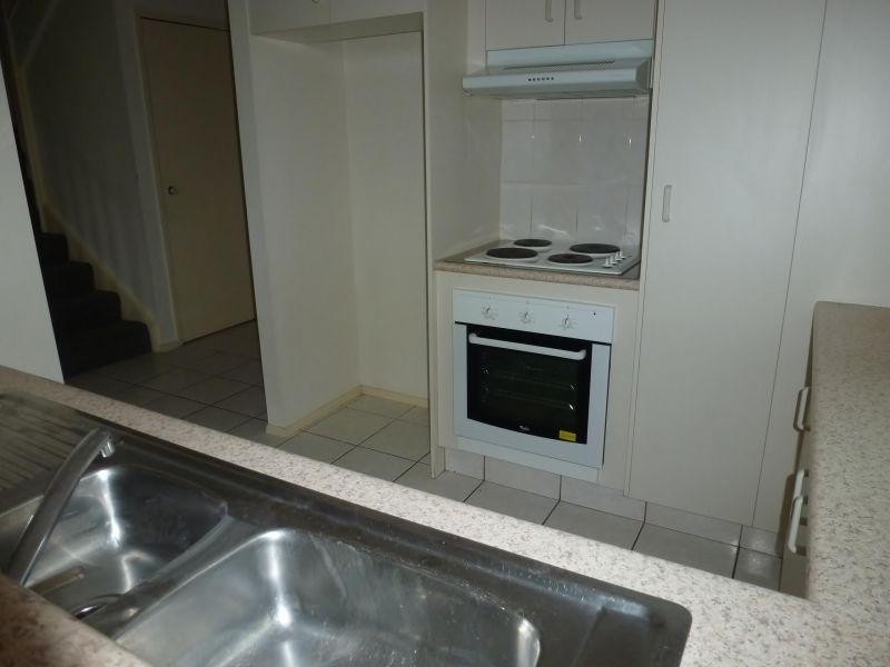 102 Alexander Drive, Highland Park QLD 4211