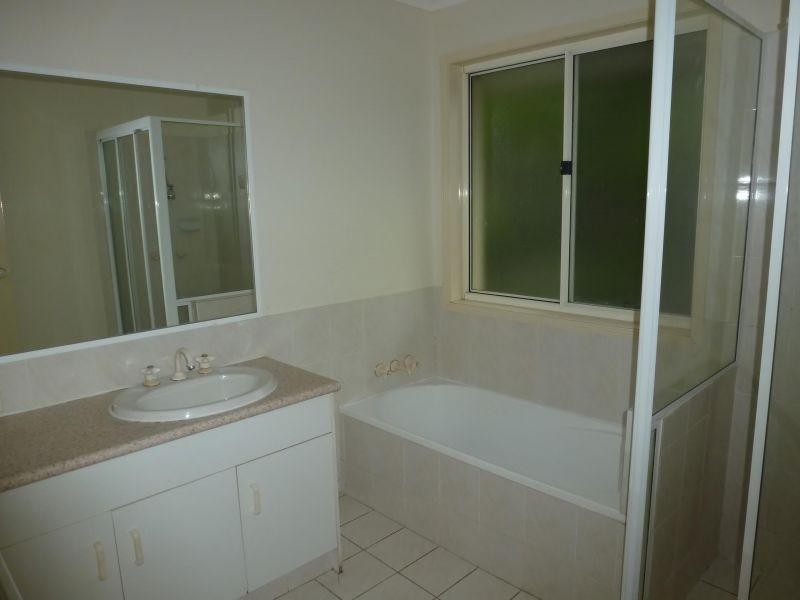 102 Alexander Drive, Highland Park QLD 4211