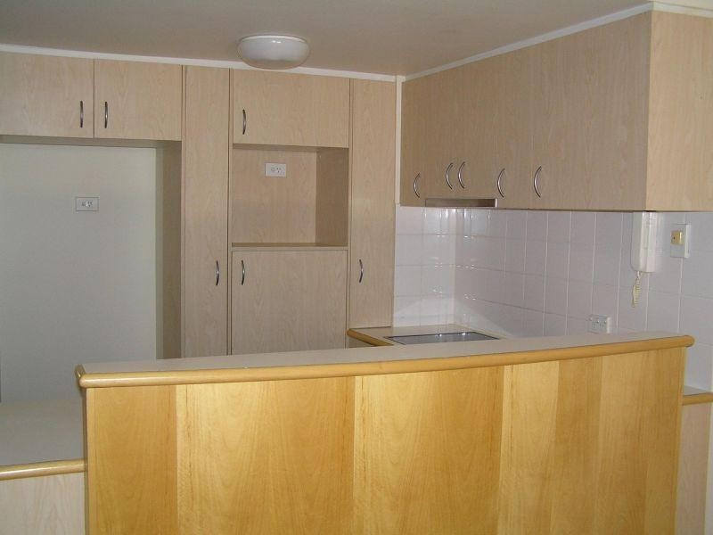 9/20-26 Illawong Street, Chevron Island QLD 4217