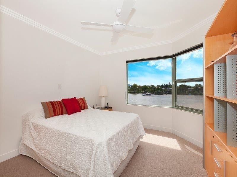 72 Macquarie Street, St Lucia QLD 4067