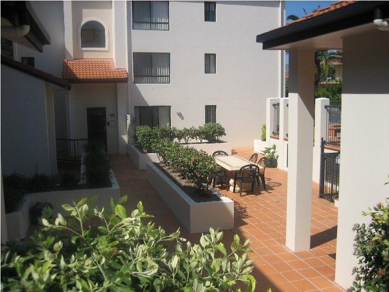 Apartment 4/11-15 Owens Lane, Southport QLD 4215