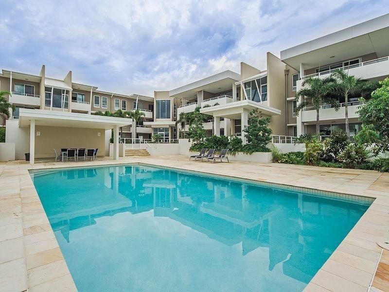 2/1 Lakefront Crescent, Varsity Lakes QLD 4227