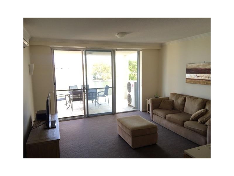 2/1 Lakefront Crescent, Varsity Lakes QLD 4227