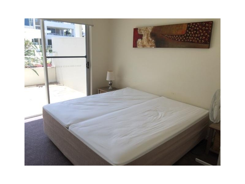 2/1 Lakefront Crescent, Varsity Lakes QLD 4227