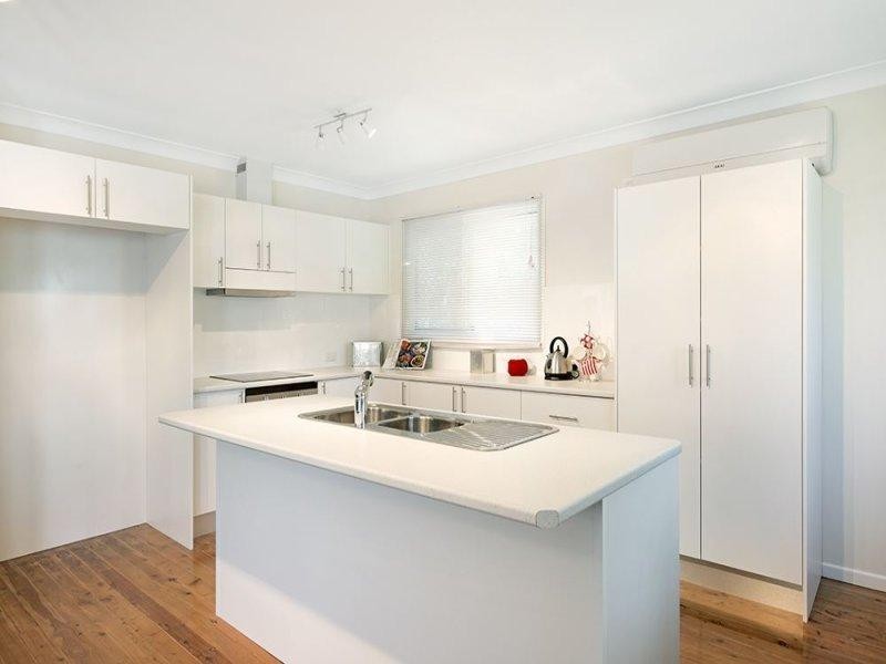 19 Warana Avenue, Southport QLD 4215