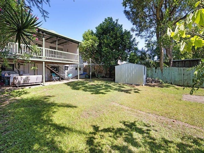 19 Warana Avenue, Southport QLD 4215