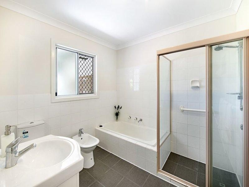 19 Warana Avenue, Southport QLD 4215