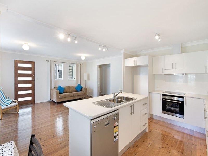 19 Warana Avenue, Southport QLD 4215