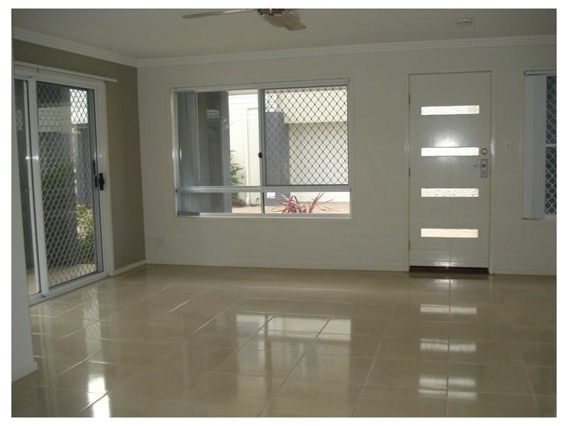 2/21-23 Thompson Cres, Clontarf QLD 4019