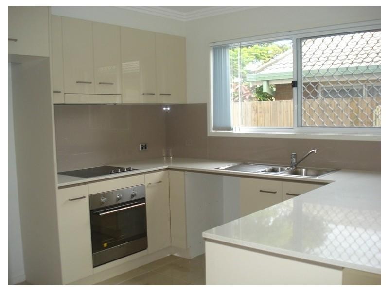 2/21-23 Thompson Cres, Clontarf QLD 4019