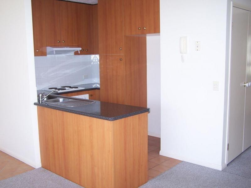 16-24 Purli Street, Chevron Island QLD 4217