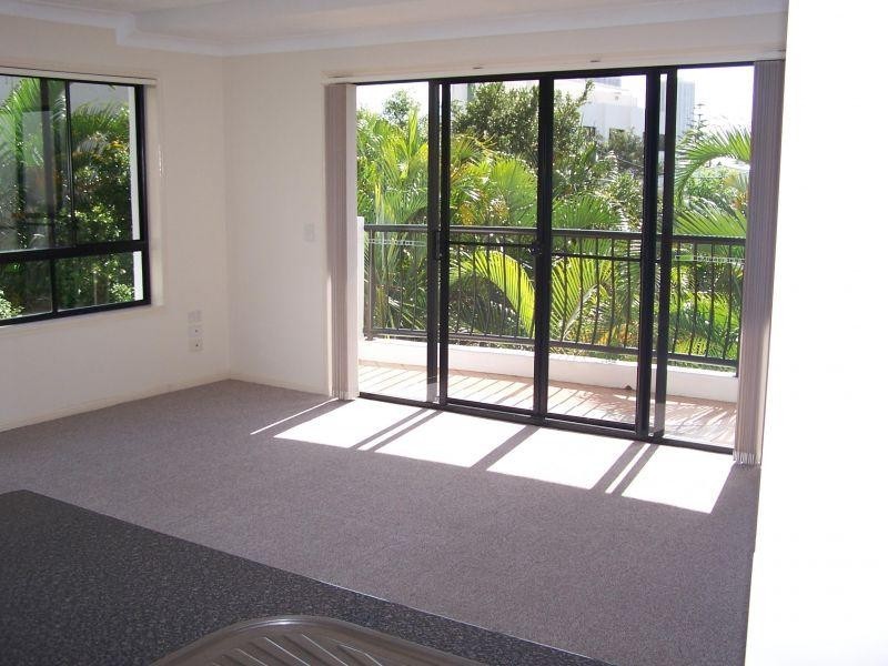 16-24 Purli Street, Chevron Island QLD 4217