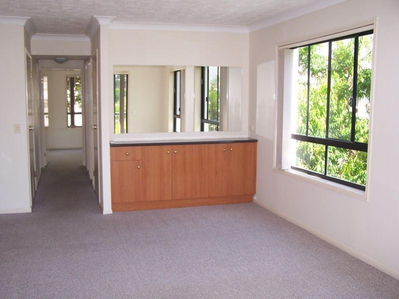 16-24 Purli Street, Chevron Island QLD 4217