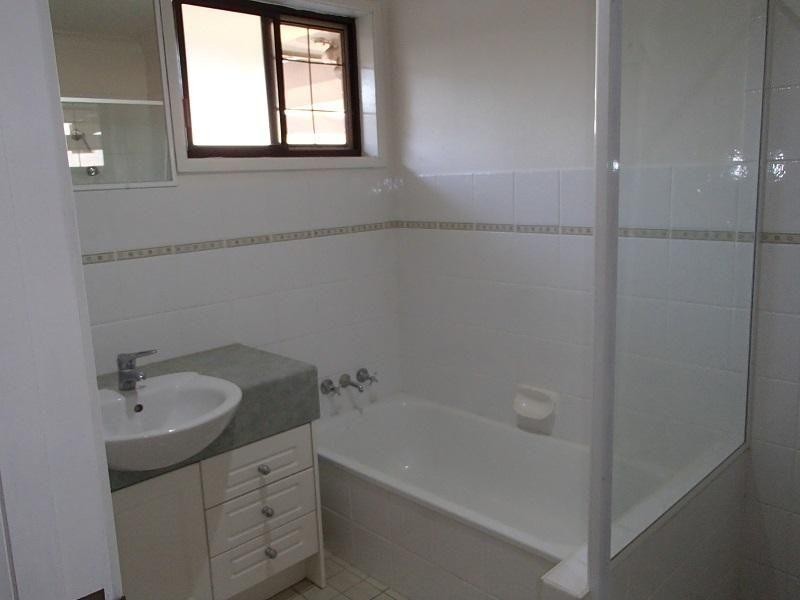 4 Tinba Court, Runaway Bay QLD 4216