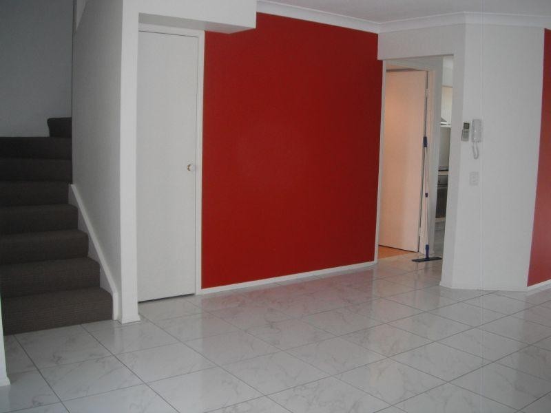 Townhouse 2/2 Bos Drive, Coomera QLD 4209