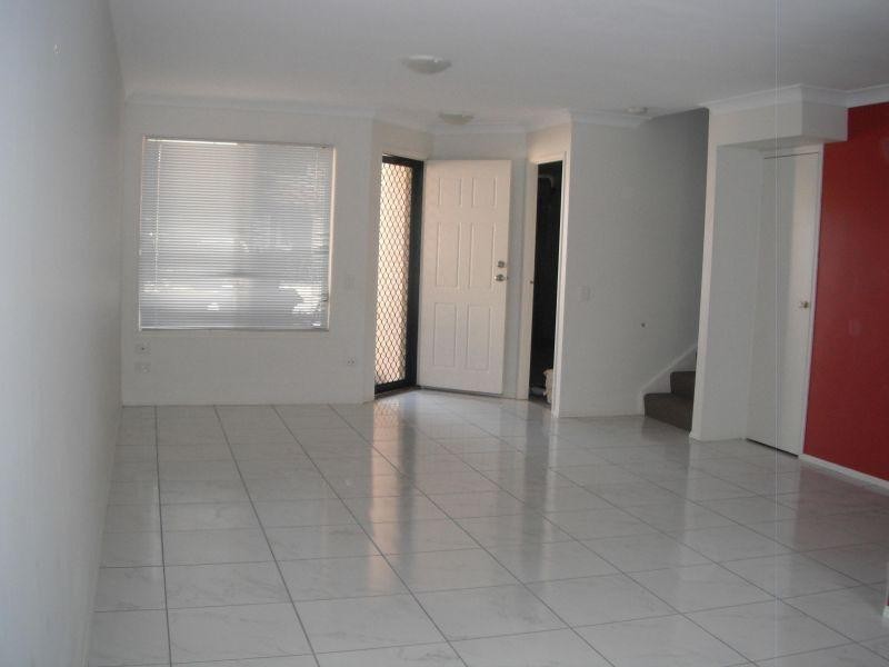 Townhouse 2/2 Bos Drive, Coomera QLD 4209