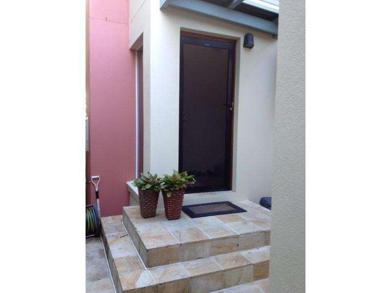 1 The Cove Crescent, Carrara QLD 4211