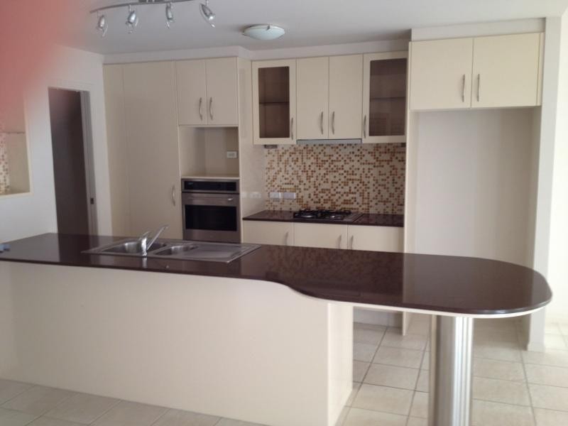 1 The Cove Crescent, Carrara QLD 4211