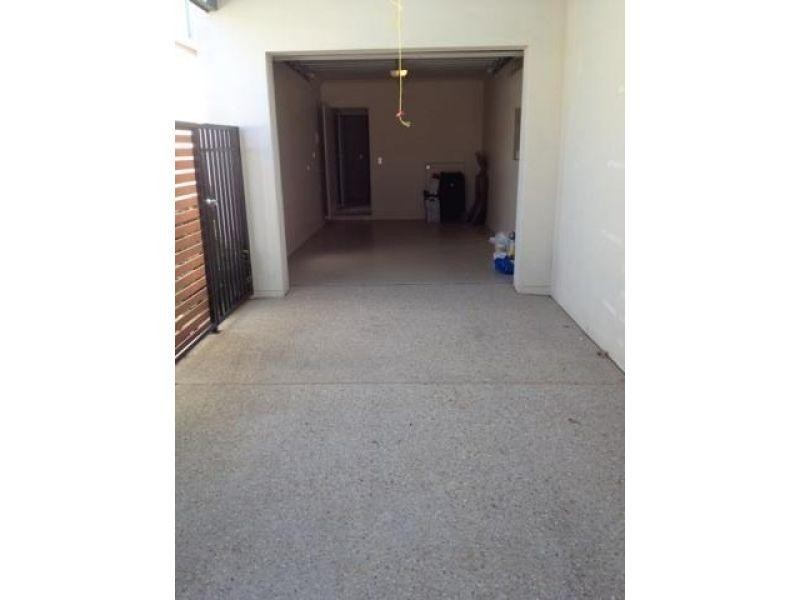 1 The Cove Crescent, Carrara QLD 4211
