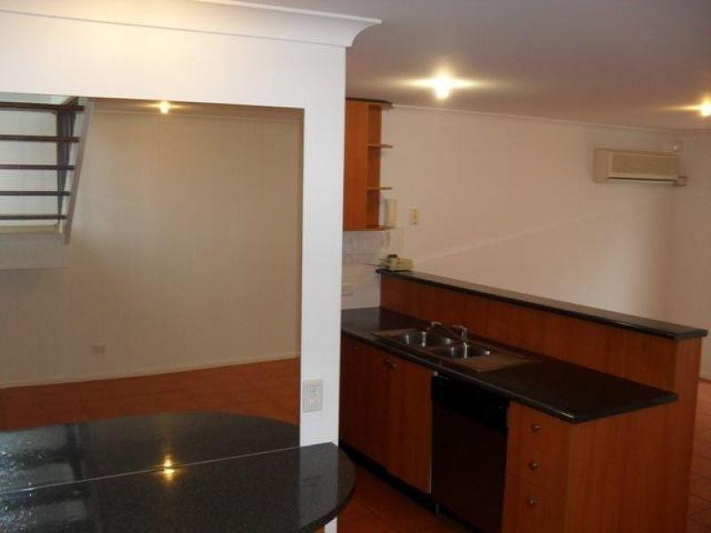 Townhouse 21/82-86 Heeb Street, Benowa QLD 4217