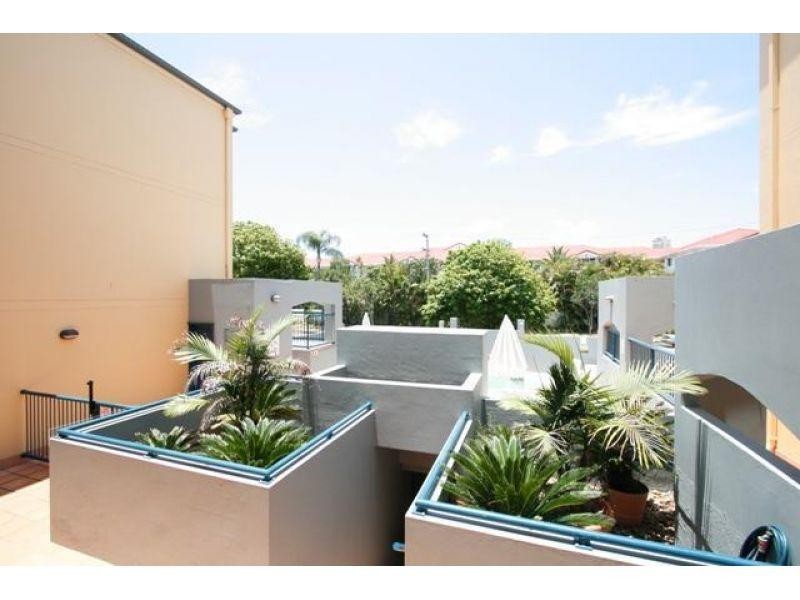 12/ 10-14 Purli Street, Chevron Island QLD 4217