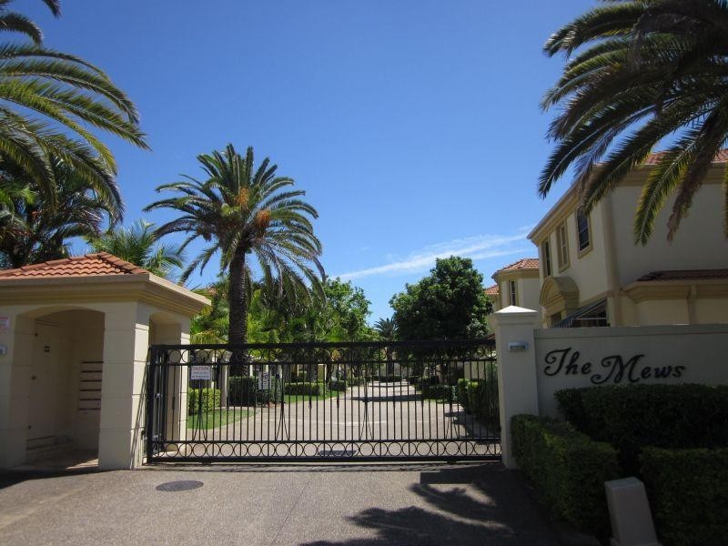 The Mews 26/99-101 Heeb Street, Benowa QLD 4217