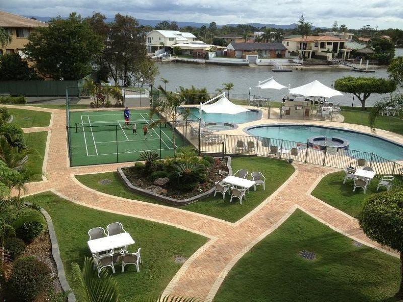 6 Back Street, Biggera Waters QLD 4216