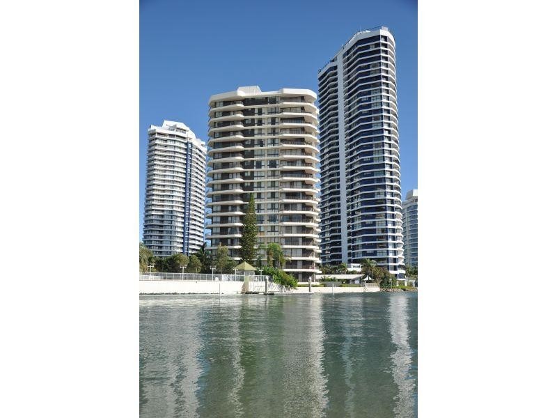 9 Bayview Street, Runaway Bay QLD 4216