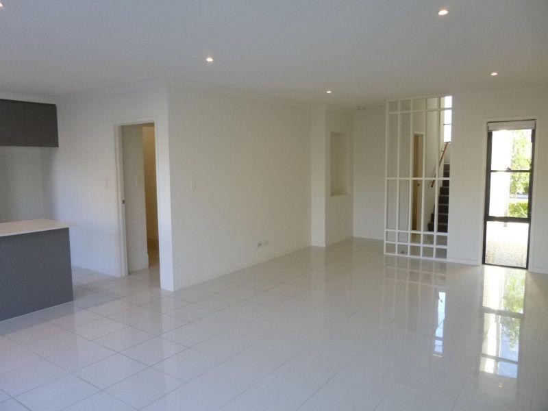 2 Bourton Road, Merrimac QLD 4226