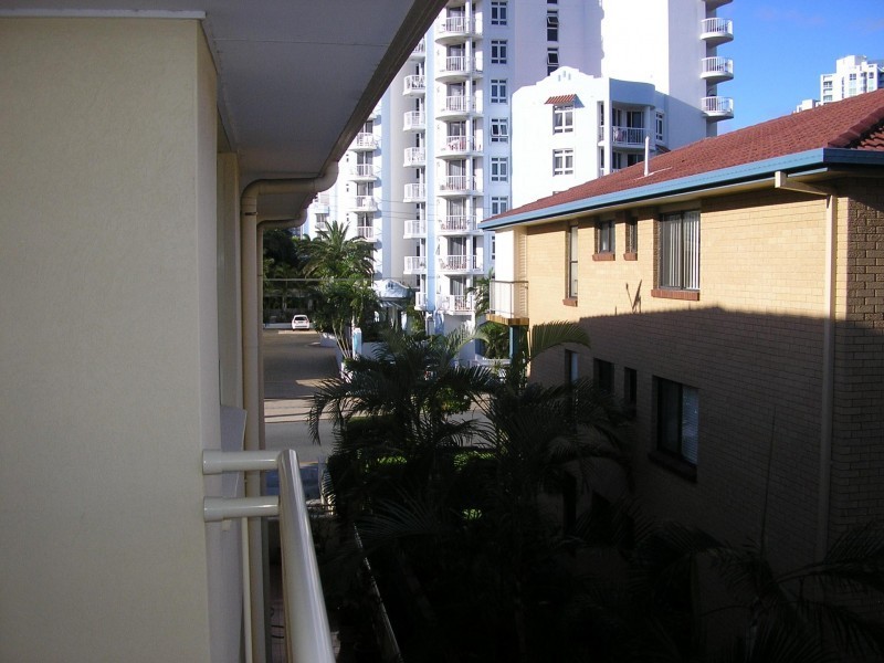 36 ALEXANDRA AVE, Broadbeach QLD 4218